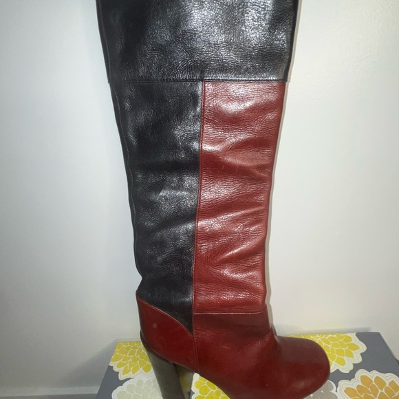 9.5 Tory Burch Boots - Picture 8 of 11